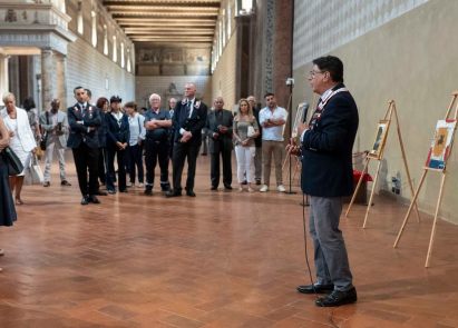 Presentazione in una sala espositiva